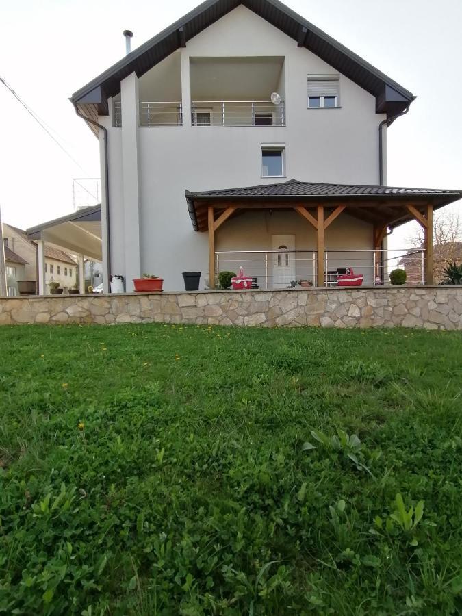 Guest House Mylan Licko Petrovo Selo Luaran gambar